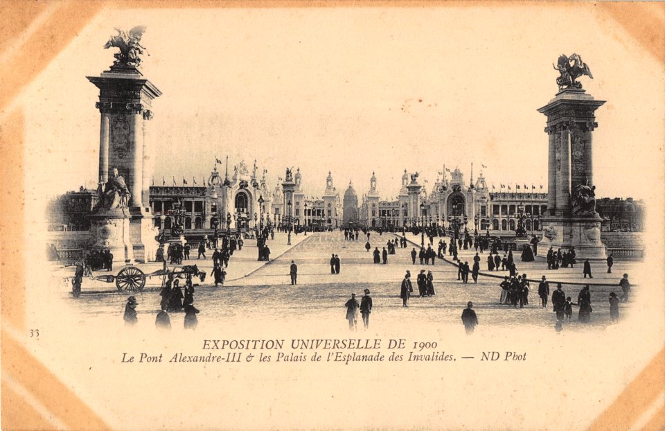 33 EXPOSITION UNIVERSELLE DE 1900 - LE PONT ALEXANDRE-III ET LES PALAIS DE L'ESPLANDE DES INVALIDES