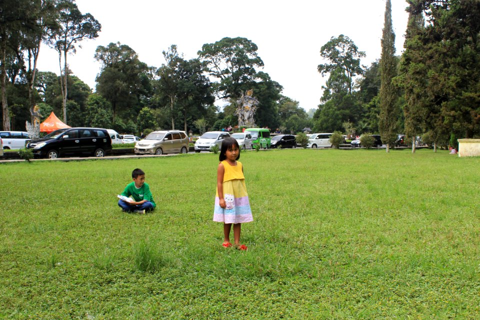 Deta & Anggun ( Kebun Raya Bedugul Bali )
