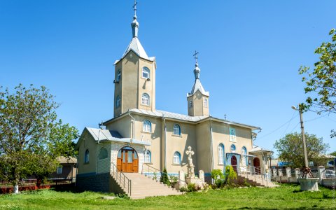 Сингурены, церковь Святой Параскевы / Biserica Sfinta Cuvioasa Parascheva din Singureni