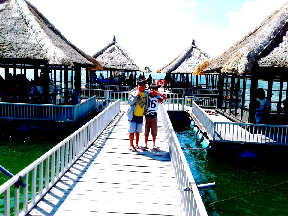 Resto Apung ( Resto di Tengah danau Batur )