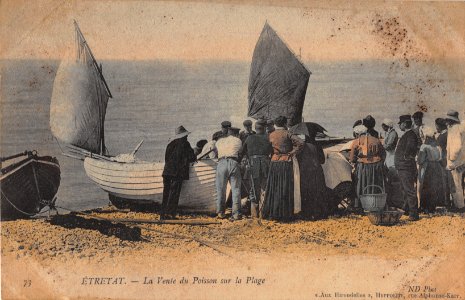 73 ETRETAT - LA VENTE DU POISSON SUR LA PLAGE