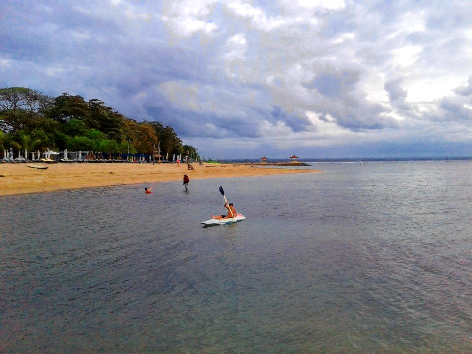 Deta, Kenzi, Anggi, Anggun #Main Canoe Deket Pantai Sindhu Sanur Bali