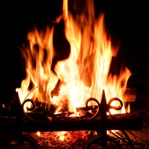 “Si le feu brûlait ma maison, qu’emporterais-je ? J’aimerais emporter le feu...” Jean Cocteau, Clair-obscur
