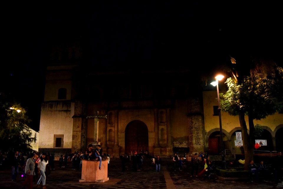 Iglesia de San Juan Bautista de noche