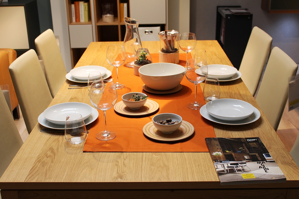 Decoration tableware covered