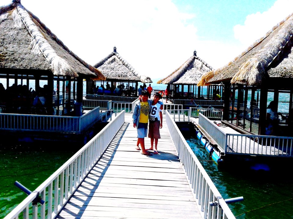 Resto Apung ( Resto Favorit di Bali )