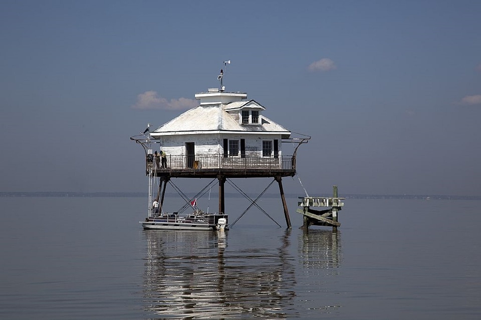Coast mobile bay light