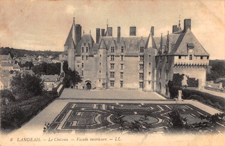 8 LANGEAIS - LE CHATEAU - FACADE INTERIEURE