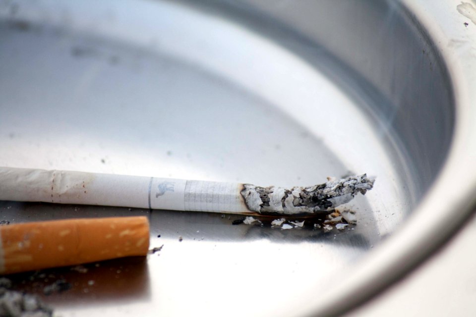 담배 재떨이 Cigarette Ashtray