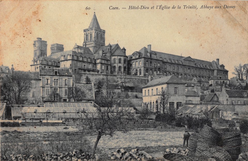 60 HOTEL-DIEU ET L'EGLISE DE LA TRINITE