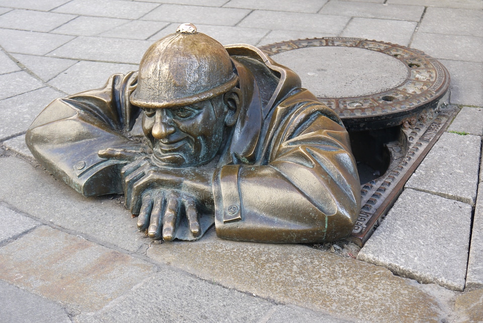 Channel bronze bronze sculpture