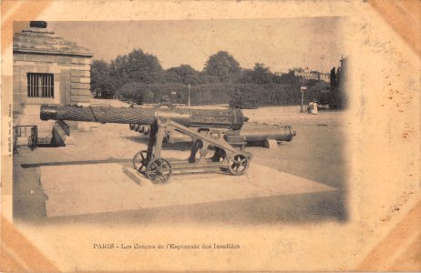 PARIS - LES CANONS DE L'ESPLANADE DES INVALIDES