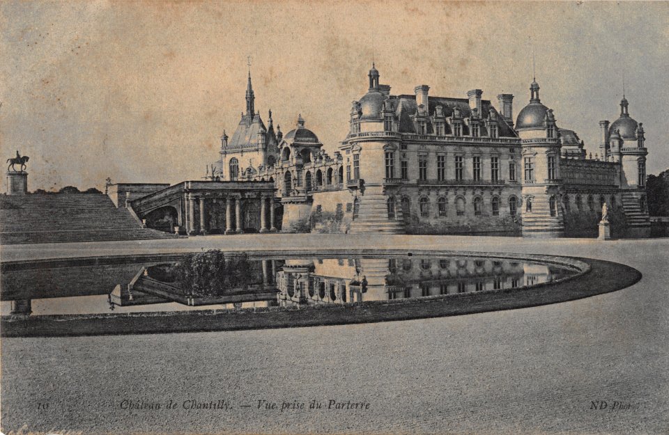 10 CHATEAU DE CHANTILLY - VUE PRISE DU PARTERRE