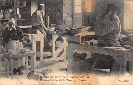 220 LA FAIENCERIE DE LOC-MARIA (FINISTERE)