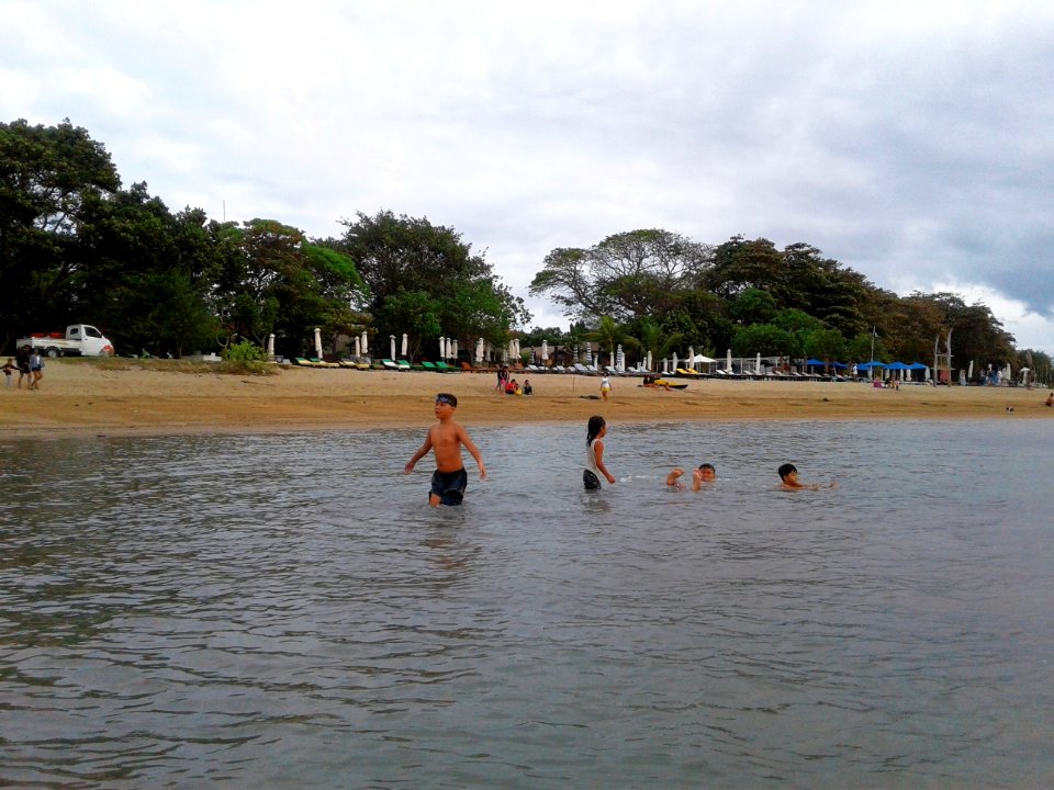 Deta, Kenzi, Anggi, Anggun #Berenang Deket Pantai Sindhu Sanur Bali
