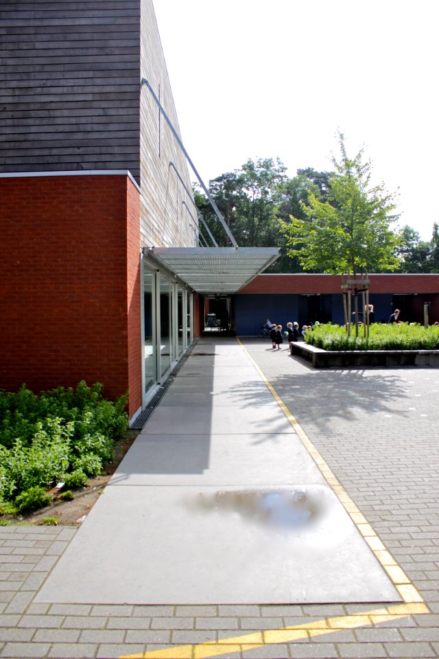 Eurodal op schoolplein Sint Lutgardis in Schoten