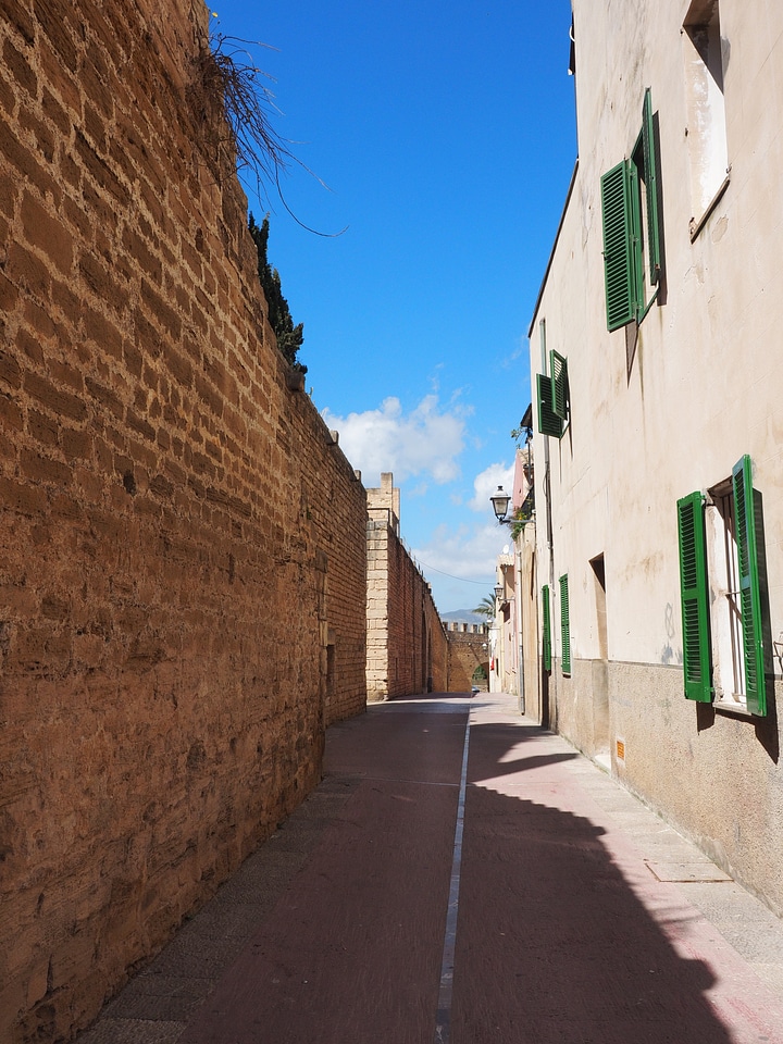 Road train mediterranean wall