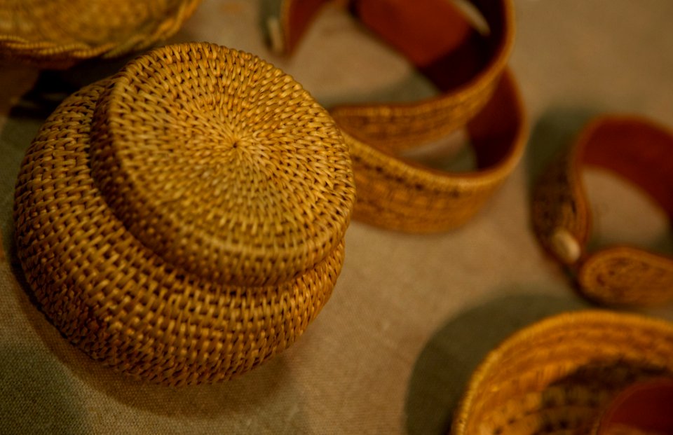basket-hand-weaving-birtch-roots-b