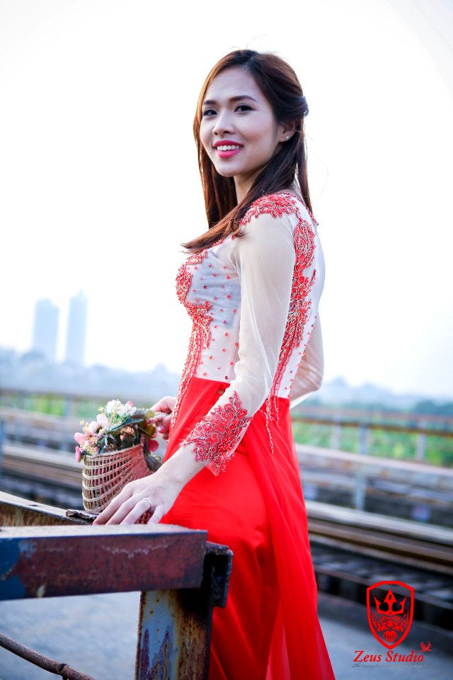 Áo dài cầu Long Biên zeus studio