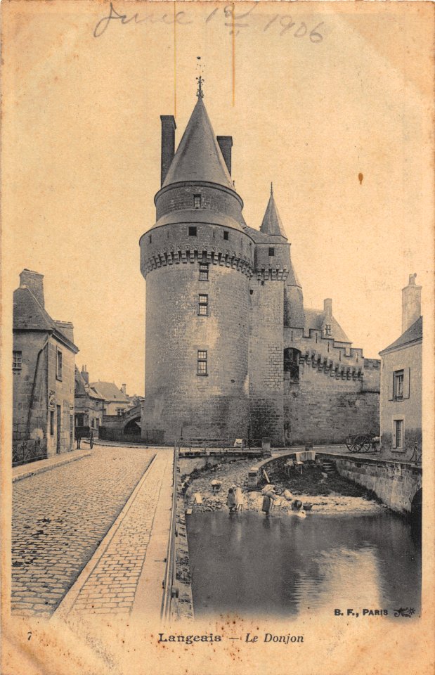 7 LANGEAIS - LE DONJON