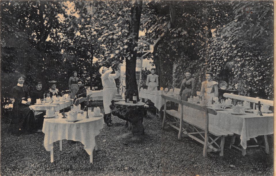 SANS TITRE - GARDEN; MEAL; SERVANTS; PREPARATION