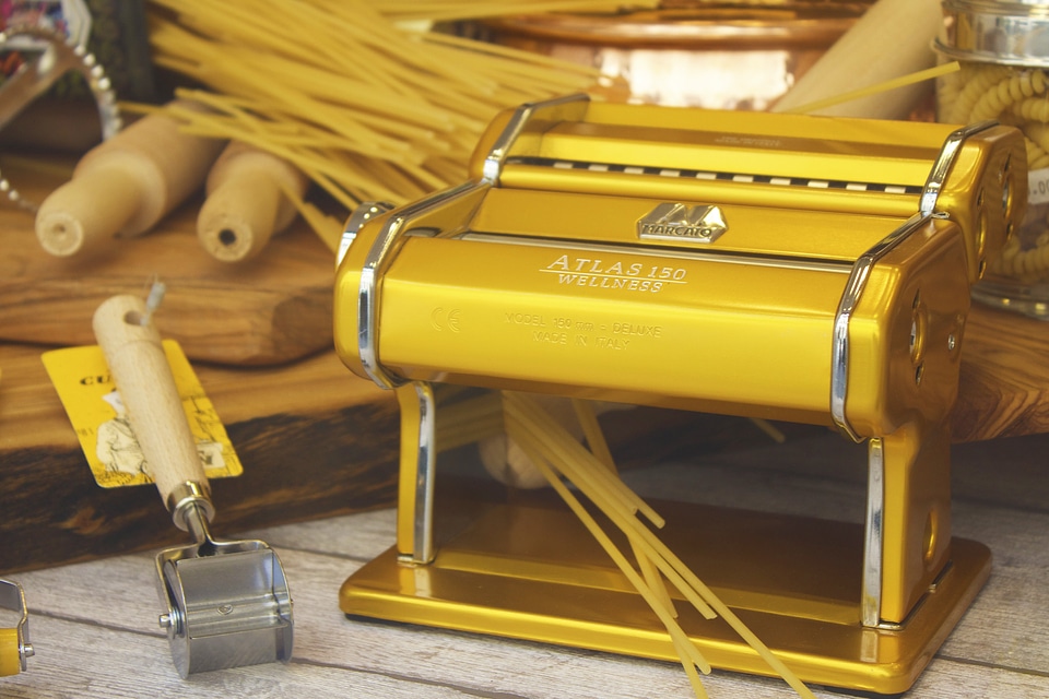 Window kitchenware spaghetti