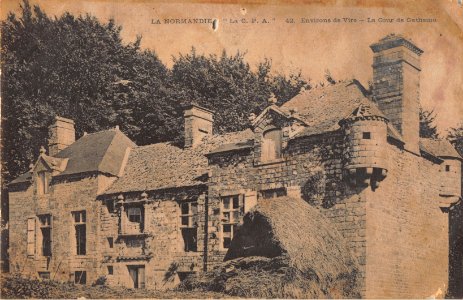 42. ENVIRONS DE VIRE - LA COUR DE GATHEMO
