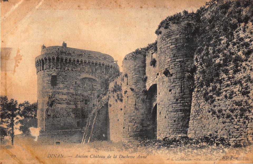 10 DINAN - ANCIEN CHATEAU DE LA DUCHESSE ANNE