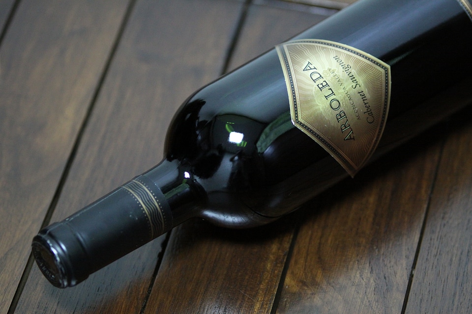 Affix close-up bottle
