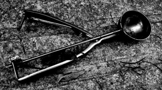 Dirty ice cream scoop
