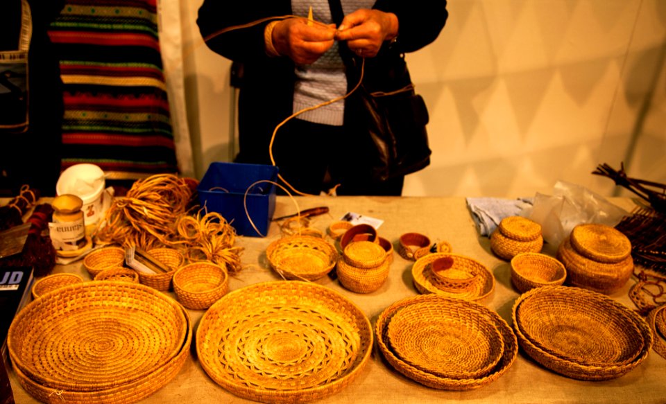 basket-hand-weaving-birtch-roots-a