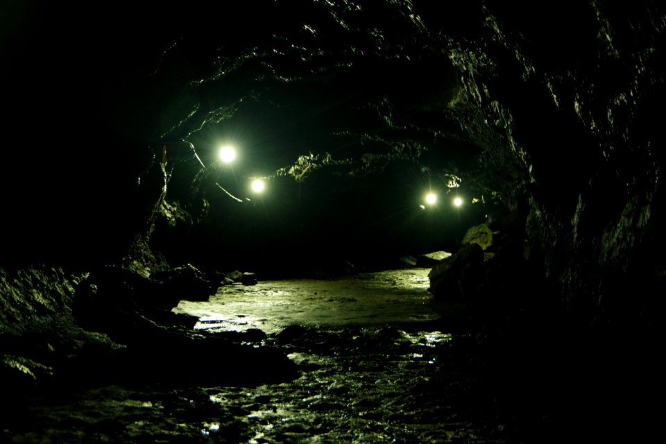 Komakado Kaza-ana cave
