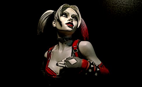 Harley Quinn figurine photo