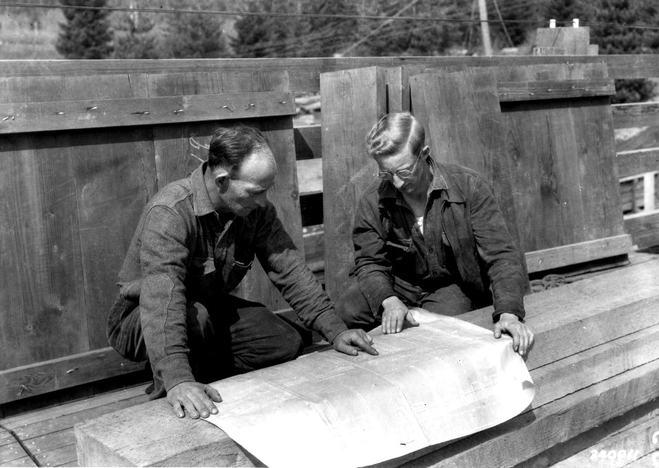 340011 CCC Teaching Blue Print Reading, Columbia NF, WA 1936