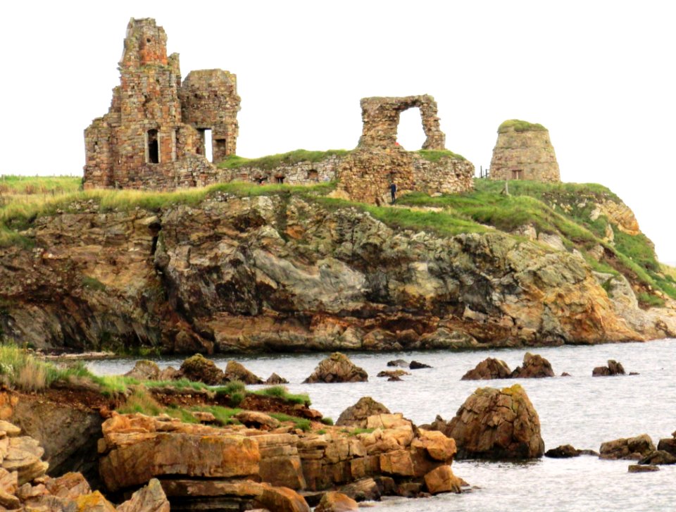 Ruins of Newark Castle