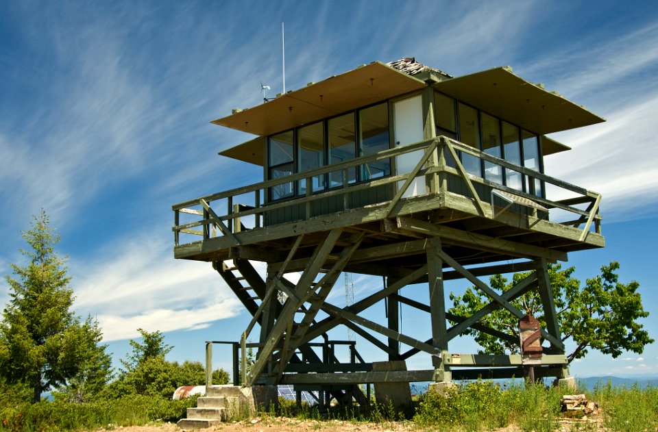 Siskiyou NF Onion Mtn Lookout 001.jpg