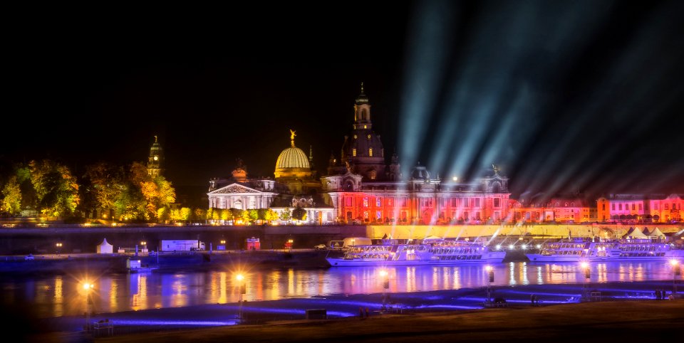 Lichtshow am Terrassenufer Dresden photo