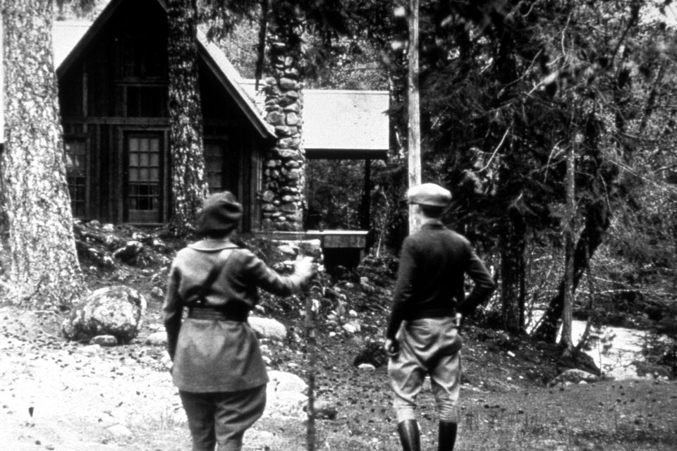 017 Zigzag summer cabin 1930's