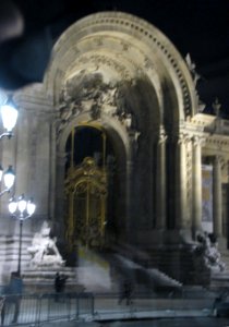 ghostly arch, Paris