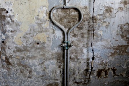 dirty wall with keyhole shape