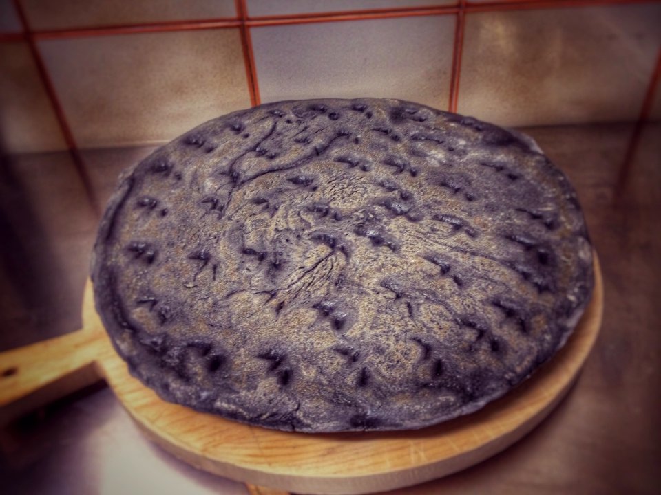 Torta al Testo al Carbone Vegetale