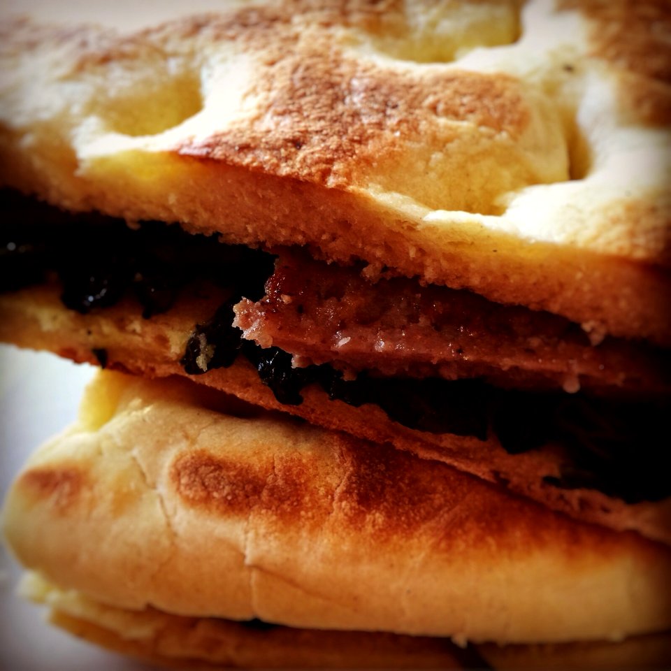 Torta al Testo erba e salsiccia