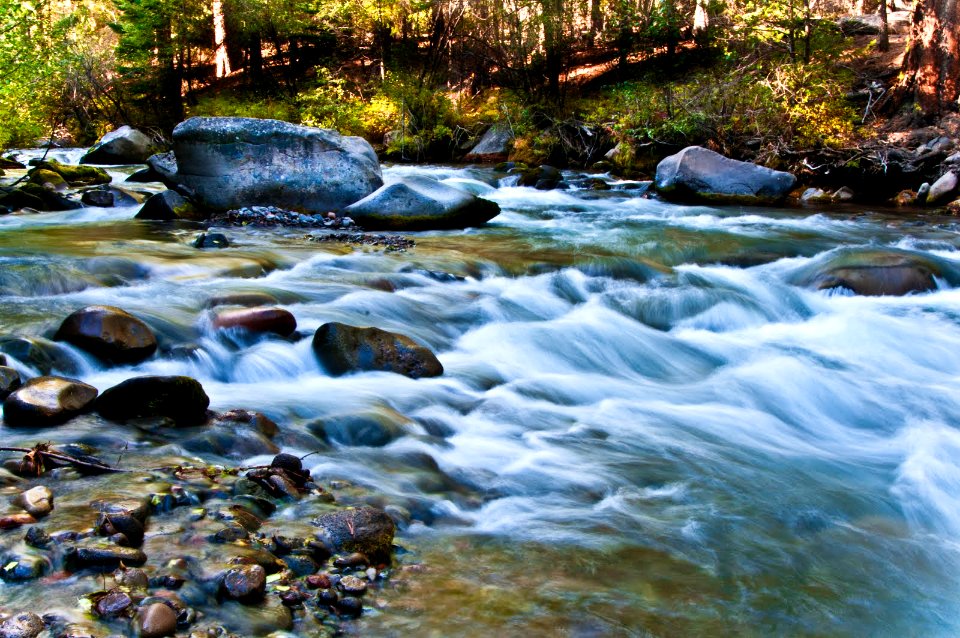 WHYCHUS CREEK AND BOULDERS DESCHUTES