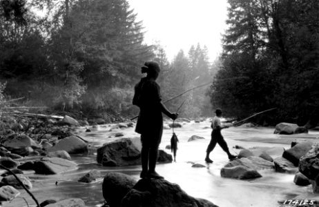 174125 Fishing on Zig Zag River, Oregon NF, OR 1923