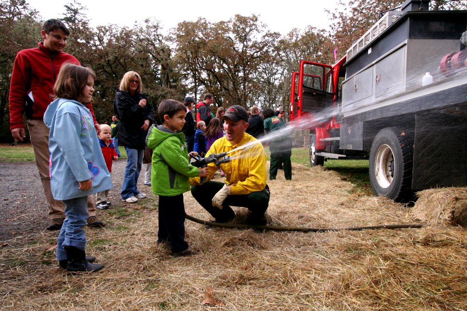 Play in the Rain Day-BLMS Engine is a Hit, Willamette National Forest