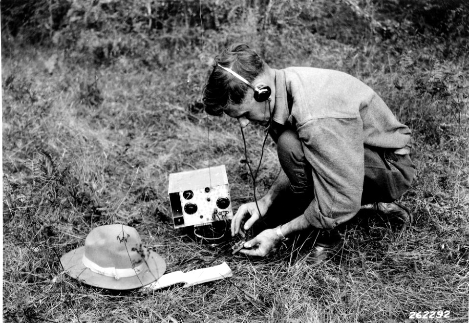 262292 Early Portable Type P Radio, WA 1931