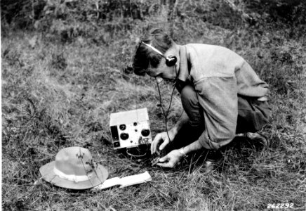 262292 Early Portable Type P Radio, WA 1931