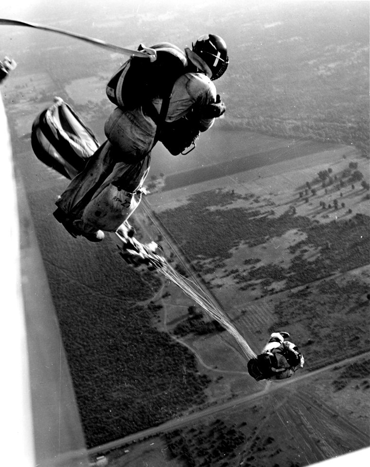 Smoke Jumpers Leaving Airplane
