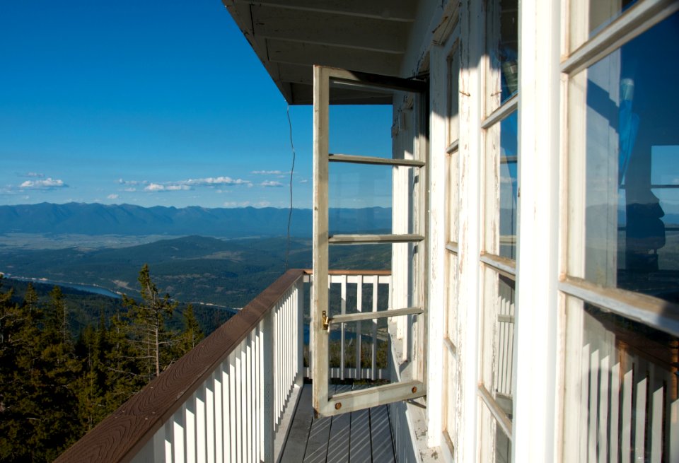 Webb Mountain Fire Lookout and Lake Koocanusa