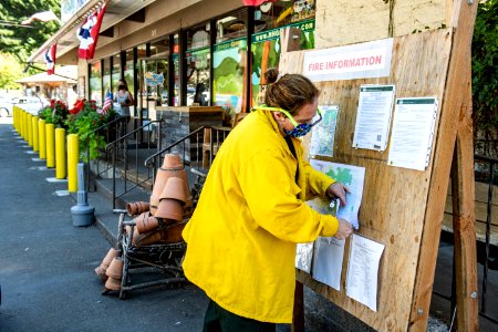 Traplines Beachie Creek Setting Up Info Boards Willamette National Forest